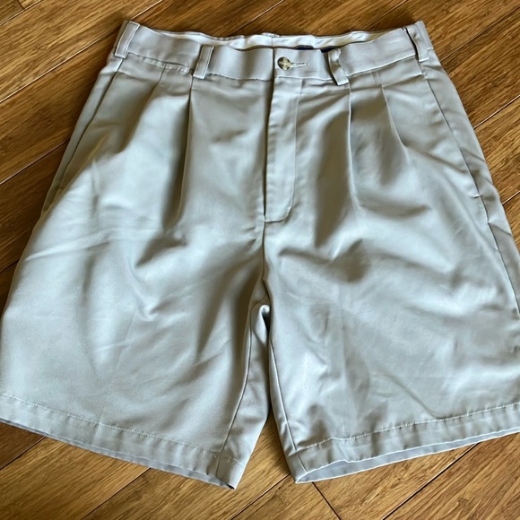 Size 33 tan golf shorts - Picture 1 of 4